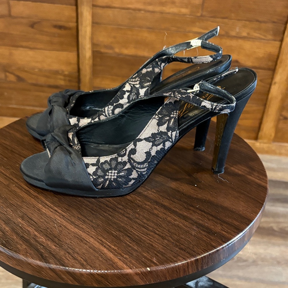Beverly Feldman Elegant Black Lace Heels - Picture 4 of 7